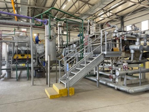 Interior equipment at the oil and synthetic oil based cuttings treatment facility