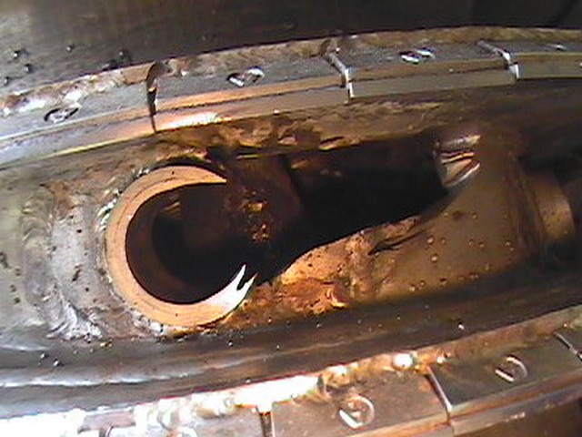 Conveyor damage after a tungsten-carbide protection nozzle failed